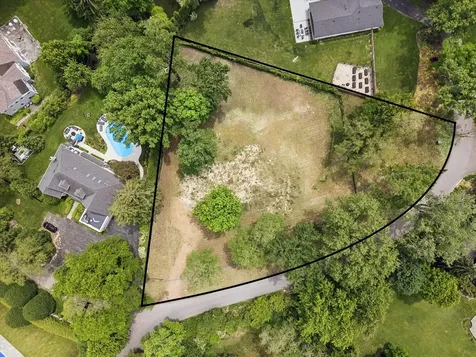 61 Woodley Road Winnetka IL 60093