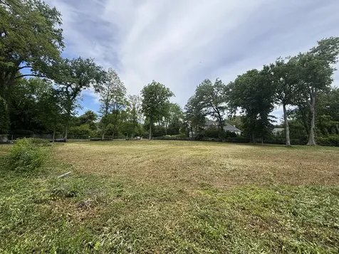 61 Woodley Road Winnetka IL 60093