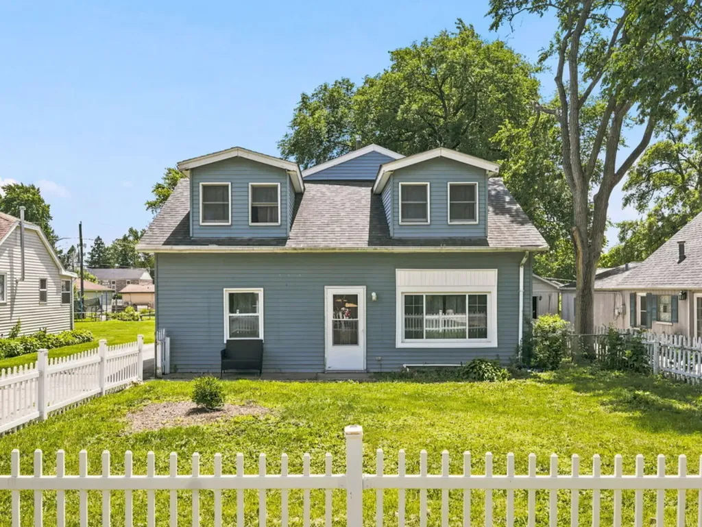 16W583 2ND Court Bensenville IL 60106