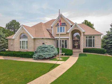 17 Smokey Court Bloomington IL 61704