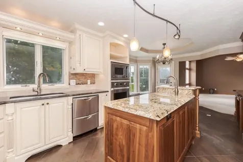 17 Smokey Court Bloomington IL 61704