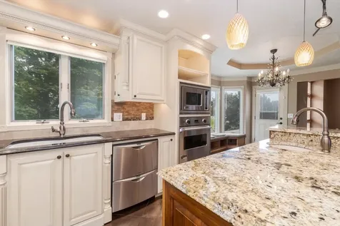 17 Smokey Court Bloomington IL 61704