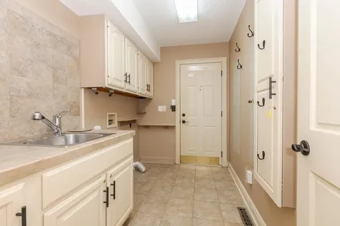 17 Smokey Court Bloomington IL 61704