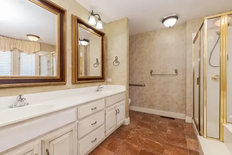 17 Smokey Court Bloomington IL 61704