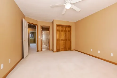 17 Smokey Court Bloomington IL 61704
