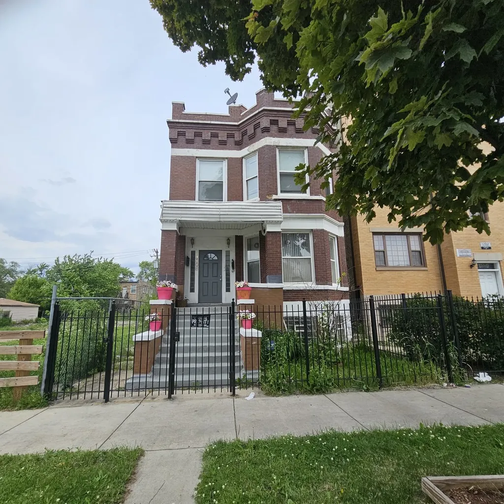 4008 West Wilcox Street Chicago IL 60624