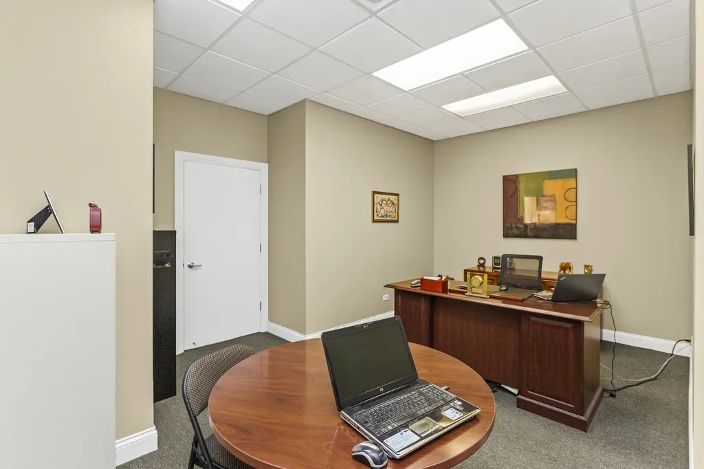 4343 North Western Avenue Chicago IL 60618