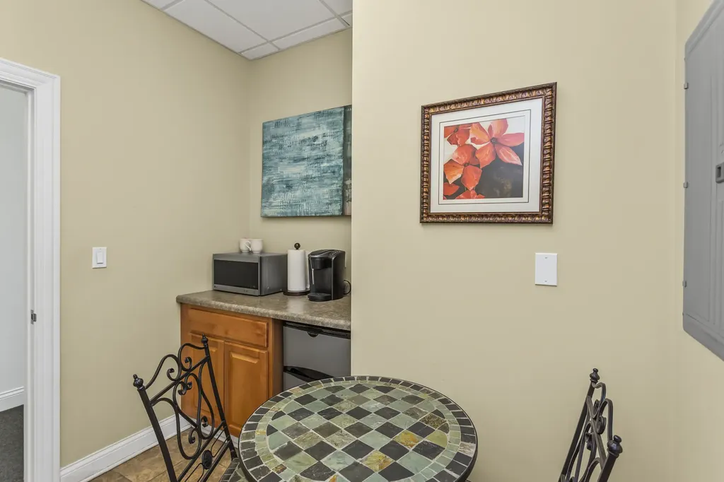 4343 North Western Avenue Chicago IL 60618