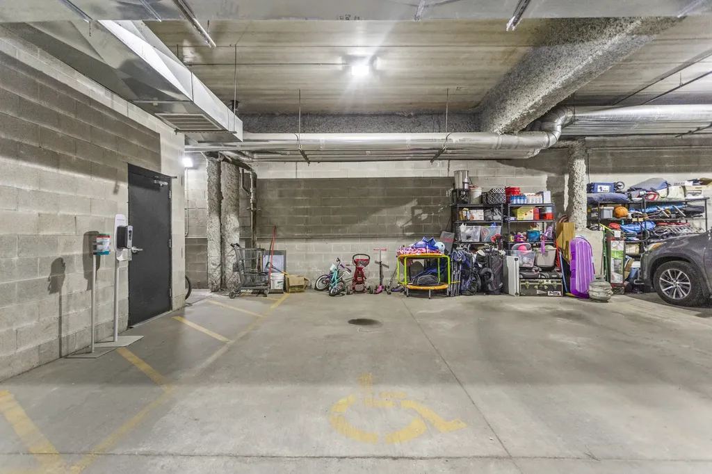 4343 North Western Avenue Chicago IL 60618