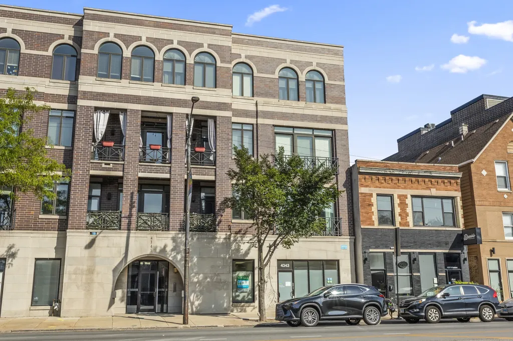 4343 North Western Avenue Chicago IL 60618