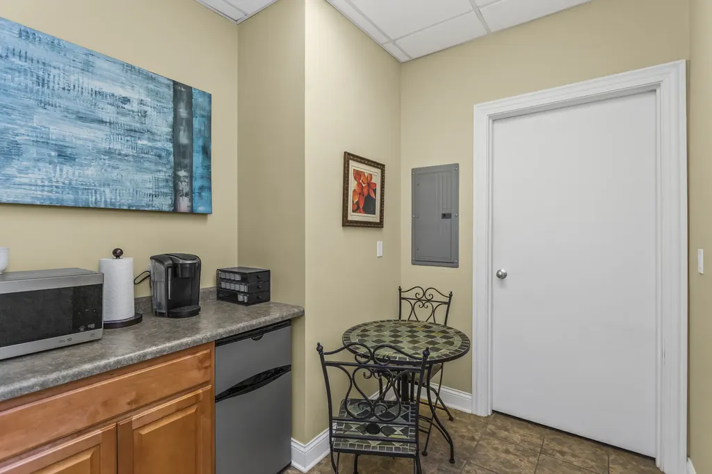 4343 North Western Avenue Chicago IL 60618