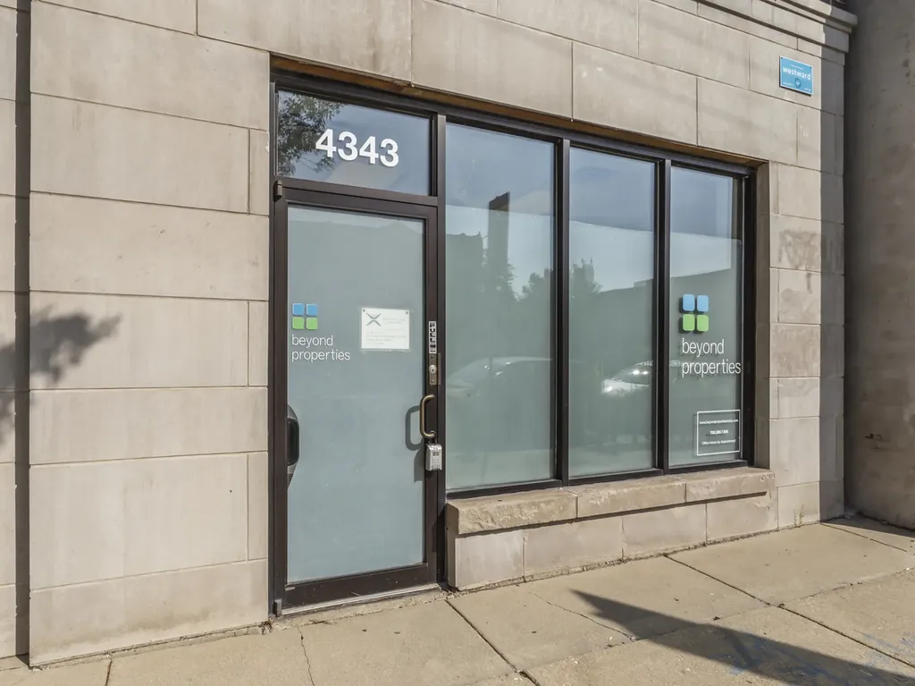4343 North Western Avenue Chicago IL 60618
