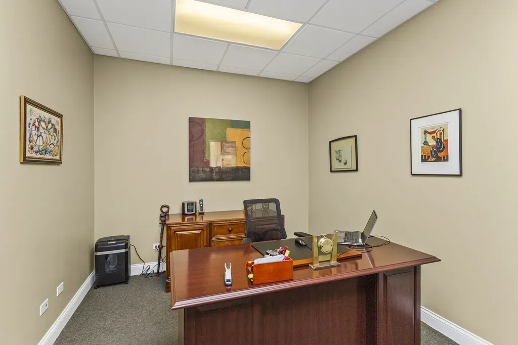 4343 North Western Avenue Chicago IL 60618