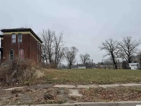 635-637 Lind Quincy IL 62301