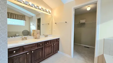 20137 Preston Lane Lynwood IL 60411