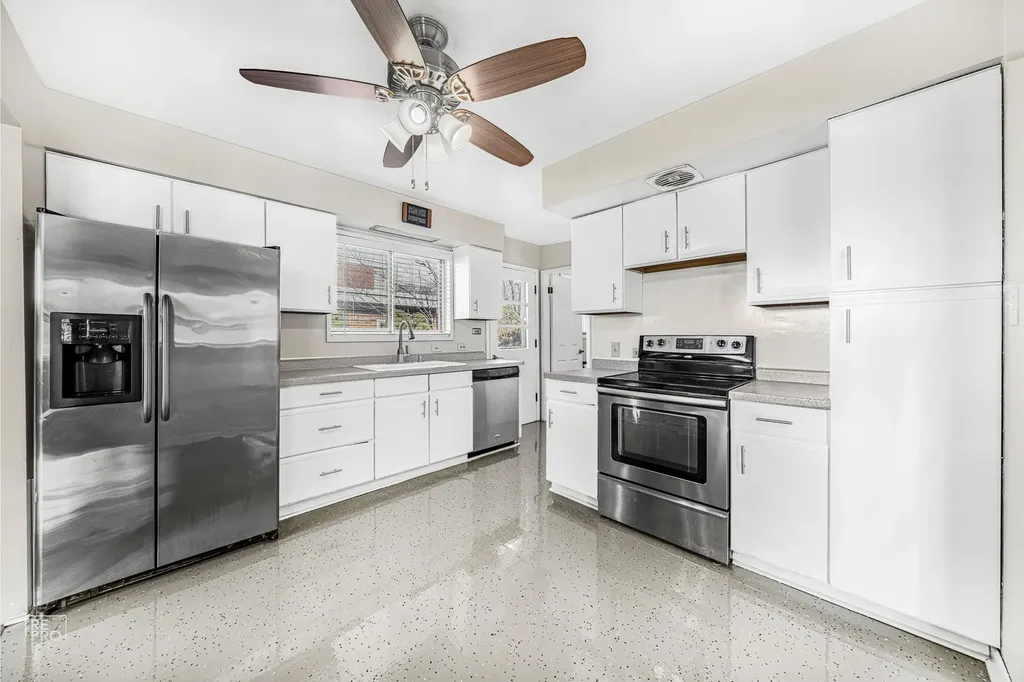 283 South Fair Avenue Elmhurst IL 60126