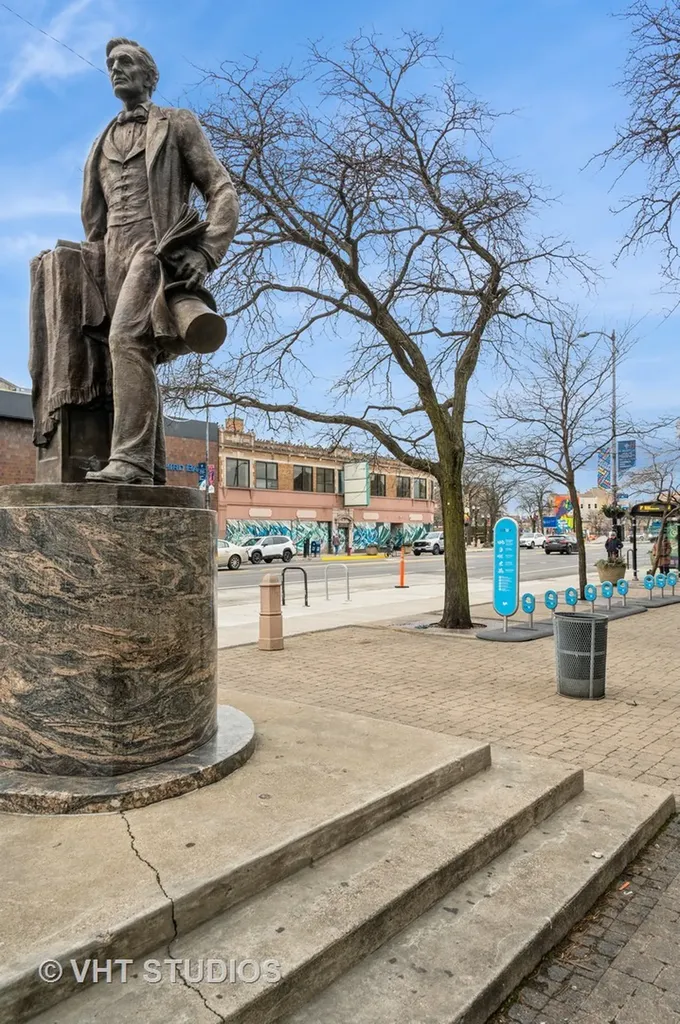 4820 North Western Avenue Chicago IL 60625