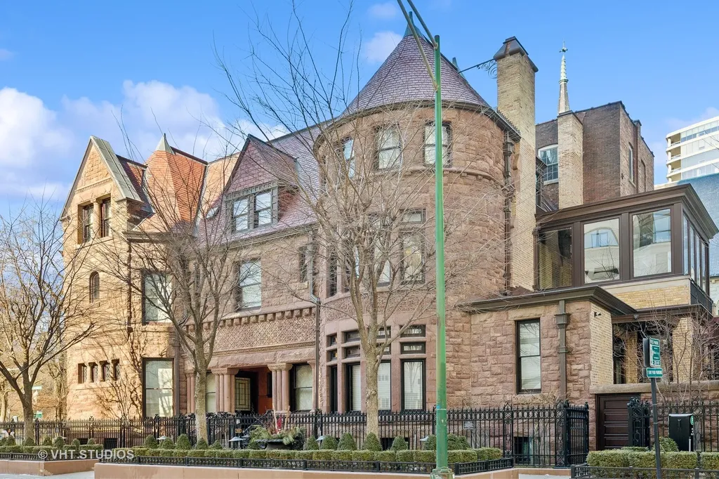 915 North Dearborn Street Chicago IL 60610
