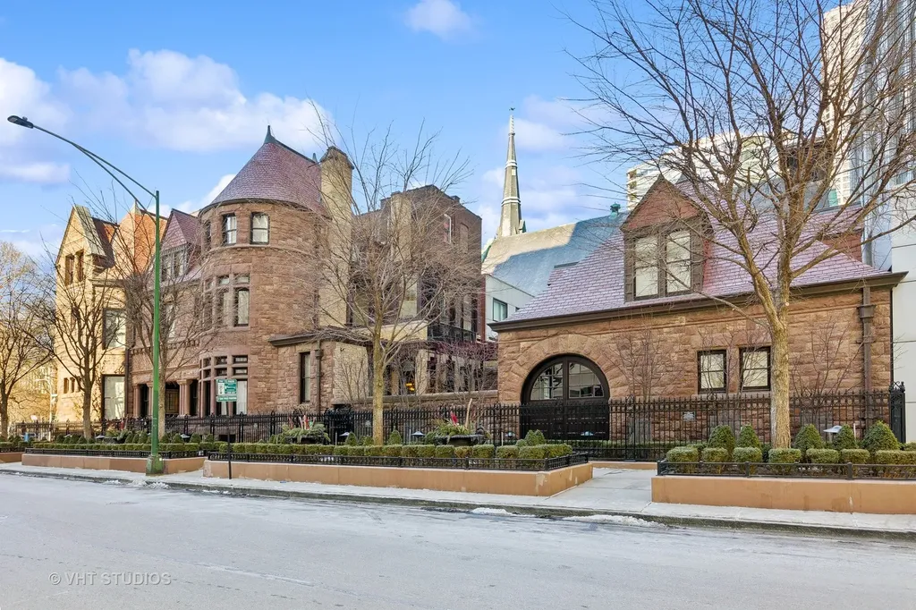 915 North Dearborn Street Chicago IL 60610
