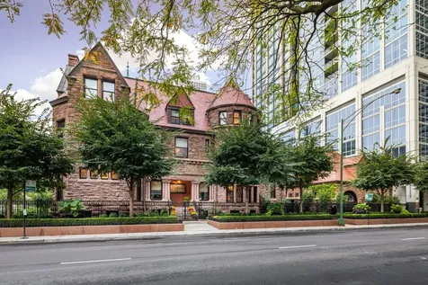 915 North Dearborn Street Chicago IL 60610