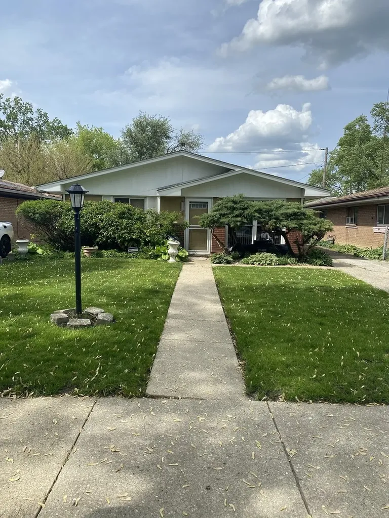 1521 East 13th Place Ford Heights IL 60411
