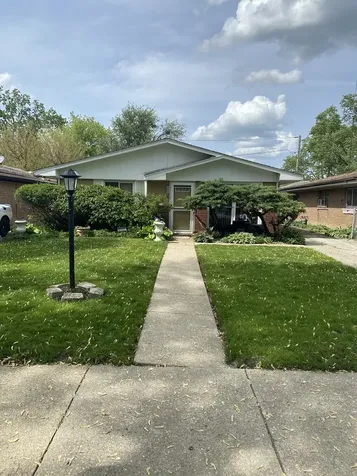 1521 East 13th Place Ford Heights IL 60411