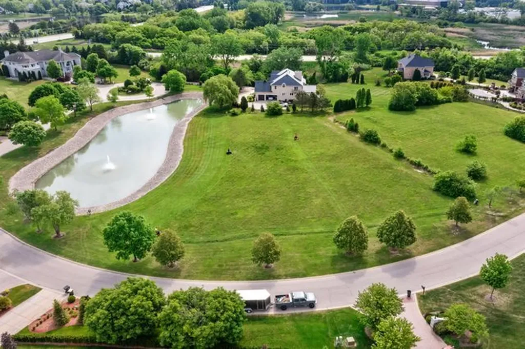 8 Falcon Lakes Drive South Barrington IL 60010