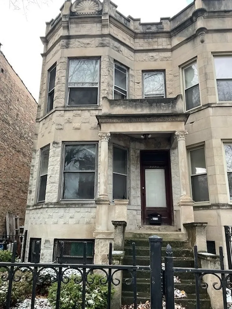 5716 South Indiana Avenue Chicago IL 60637