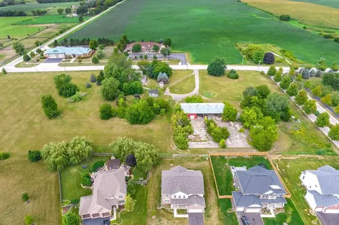 870 Simons Road Oswego IL 60543