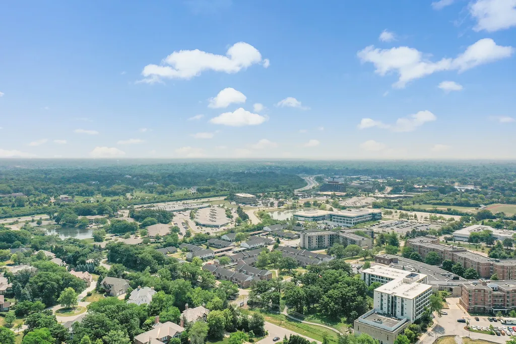 910 Saint Stephens Green Oak Brook IL 60523