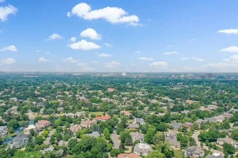 910 Saint Stephens Green Oak Brook IL 60523