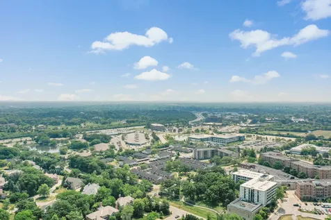910 Saint Stephens Green Oak Brook IL 60523