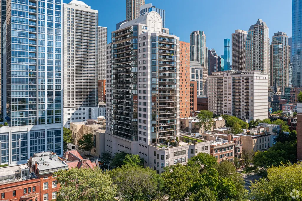 33 West Delaware Place Chicago IL 60610