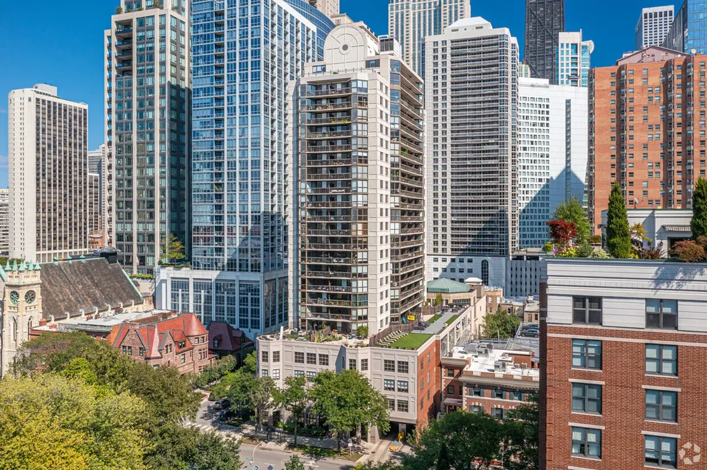 33 West Delaware Place Chicago IL 60610