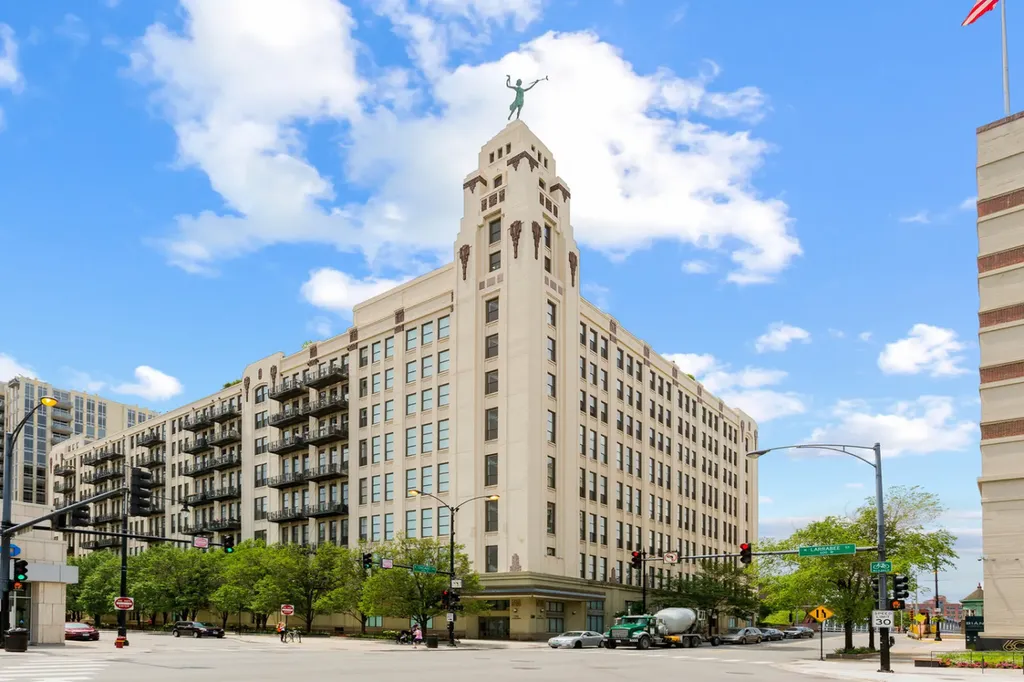 758 North Larrabee Street Chicago IL 60654