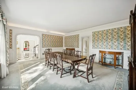 32 Woodley Road Winnetka IL 60093