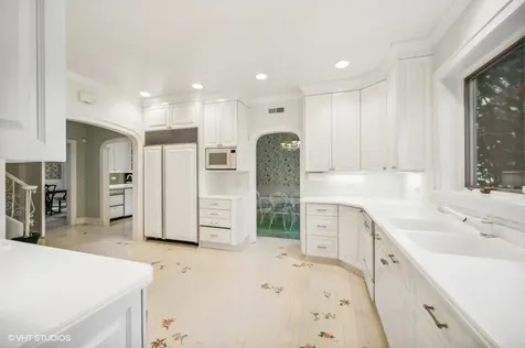 32 Woodley Road Winnetka IL 60093