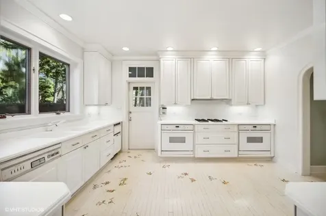 32 Woodley Road Winnetka IL 60093