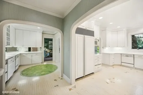 32 Woodley Road Winnetka IL 60093