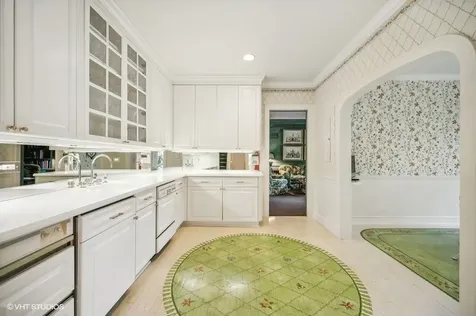 32 Woodley Road Winnetka IL 60093
