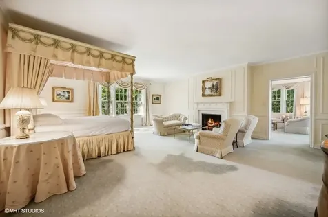 32 Woodley Road Winnetka IL 60093