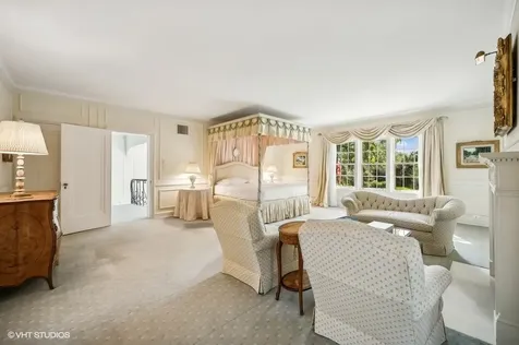 32 Woodley Road Winnetka IL 60093