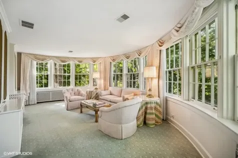 32 Woodley Road Winnetka IL 60093