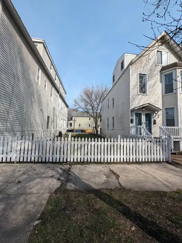 3057 North Leavitt Street Chicago IL 60618