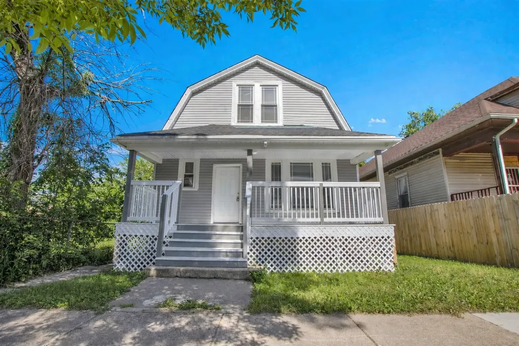7829 South Escanaba Avenue Chicago IL 60649