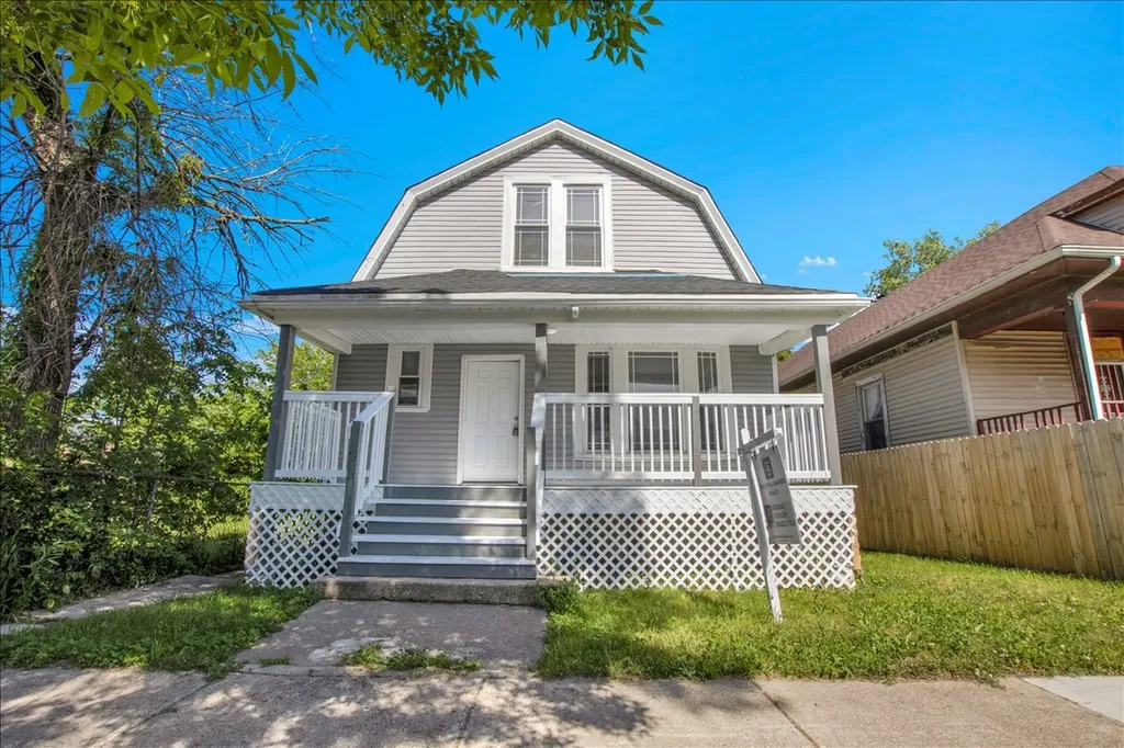 7829 South Escanaba Avenue Chicago IL 60649