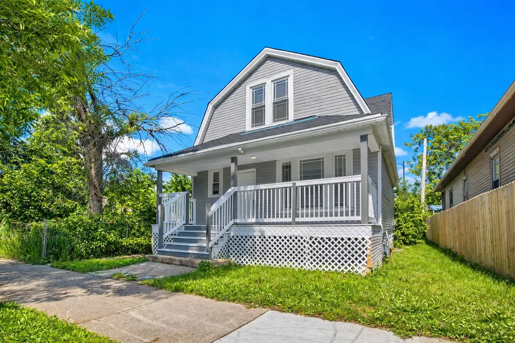 7829 South Escanaba Avenue Chicago IL 60649