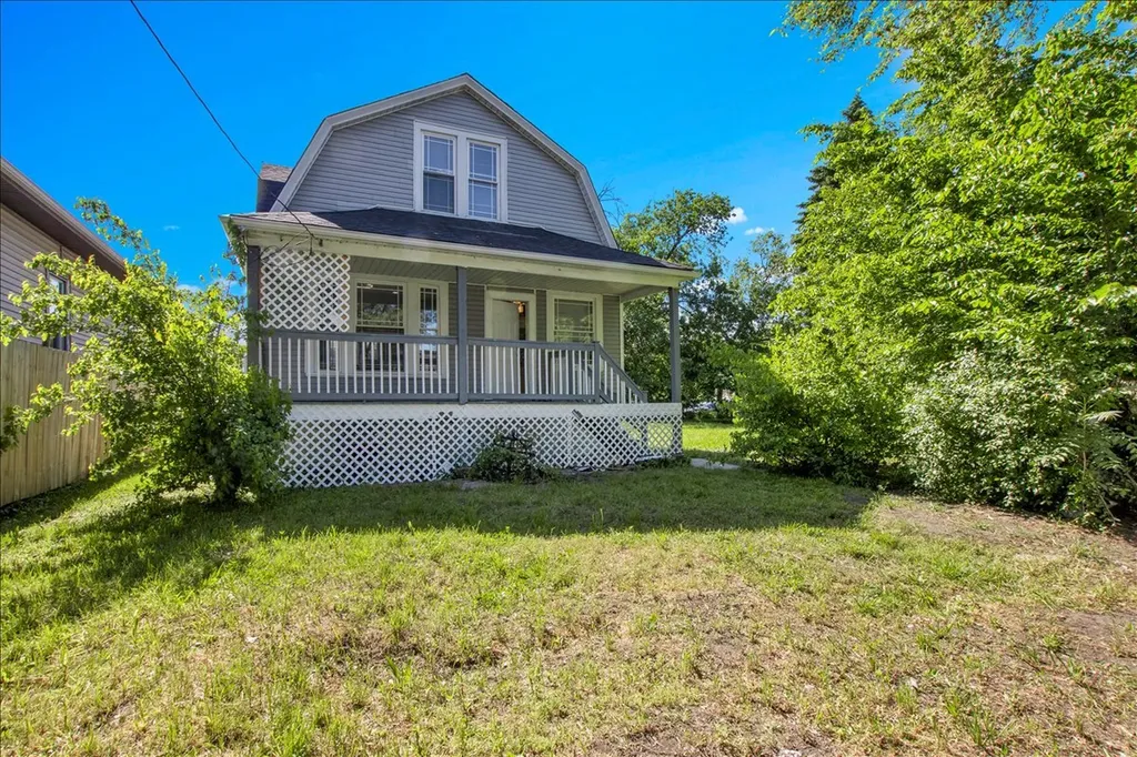 7829 South Escanaba Avenue Chicago IL 60649