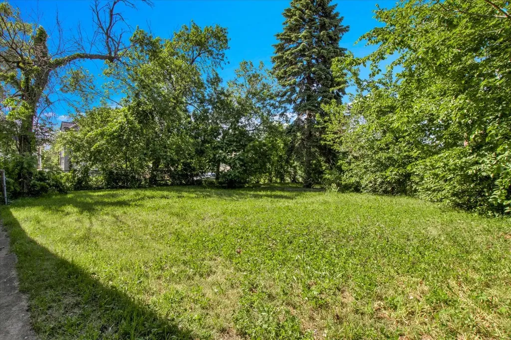 7829 South Escanaba Avenue Chicago IL 60649