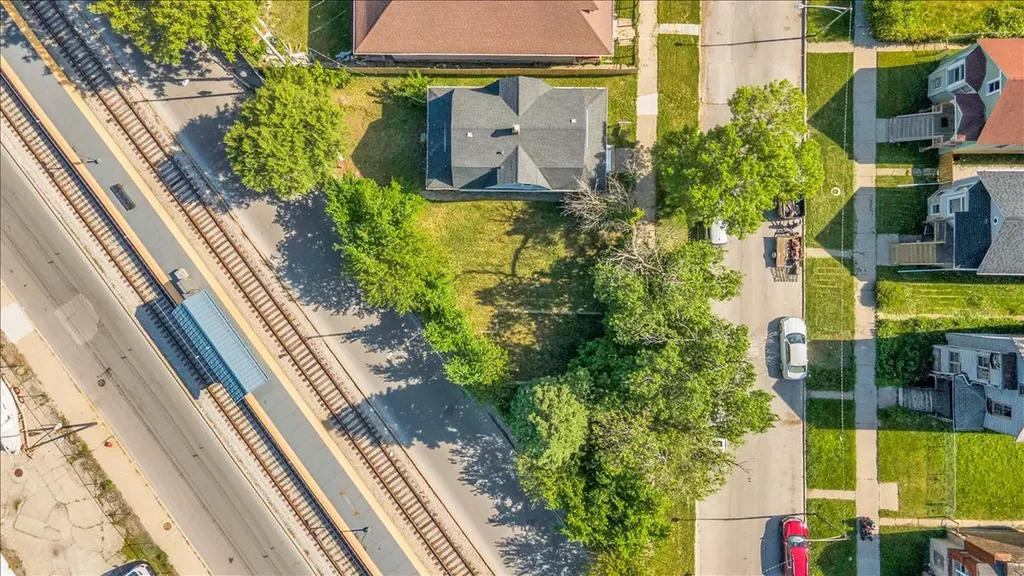 7829 South Escanaba Avenue Chicago IL 60649